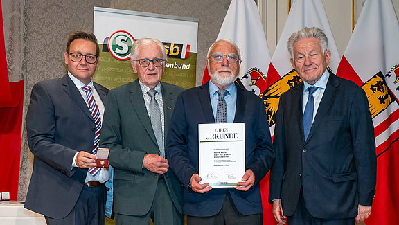 Ehrungen_mit_Ehrenabzeichen_Gold_und_Silber_05.06.2024__1010__.JPG  