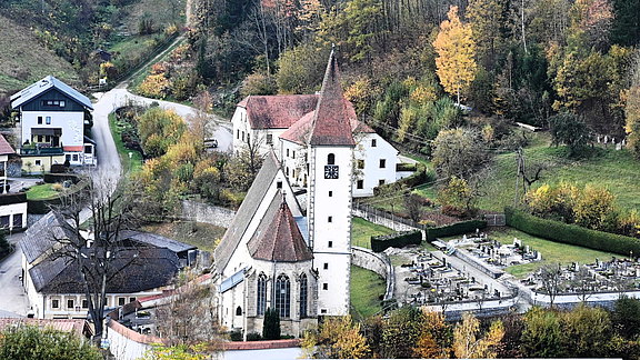 Steinbloßweg_Hirschbach_Wanderung_29.10.2024__1023__Pfarrkirche_Hirschbach_.JPG  